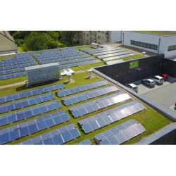 green-roof-in-elevated-solar-rooftop-pv-system-15682