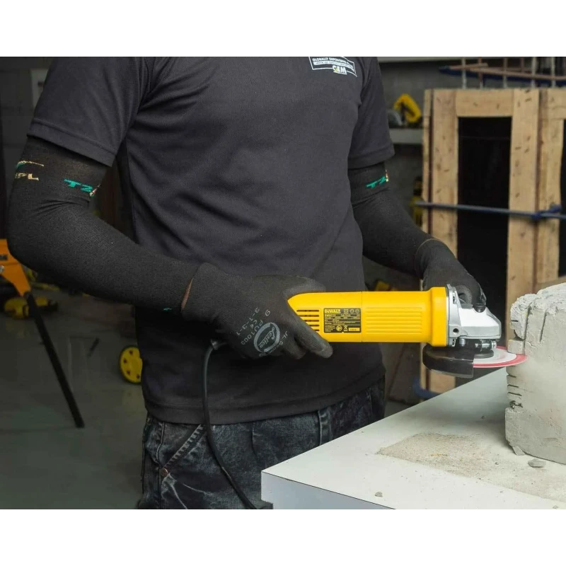 Dewalt DWE4115-IN 950W 125mm Small Angle Grinder image-1
