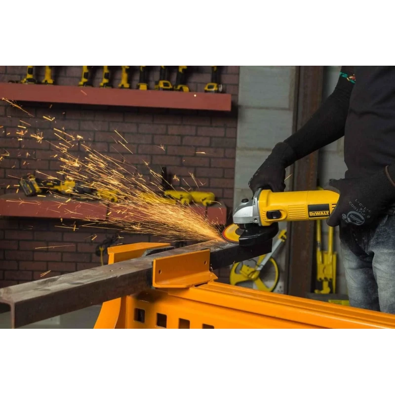 Dewalt DWE4115-IN 950W 125mm Small Angle Grinder image-3