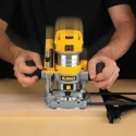 Dewalt D26203 900W 8mm Variable Speed Plunge Router image-4