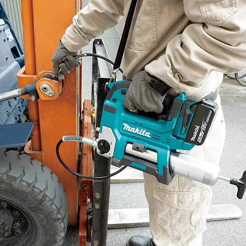 Makita 18V LXT Li-Ion Cordless Grease Gun with Rapid Charger, 5.0Ah Battery, 120 cm Hose, 480 W, 69 MPa Max Pressure DGP180RT