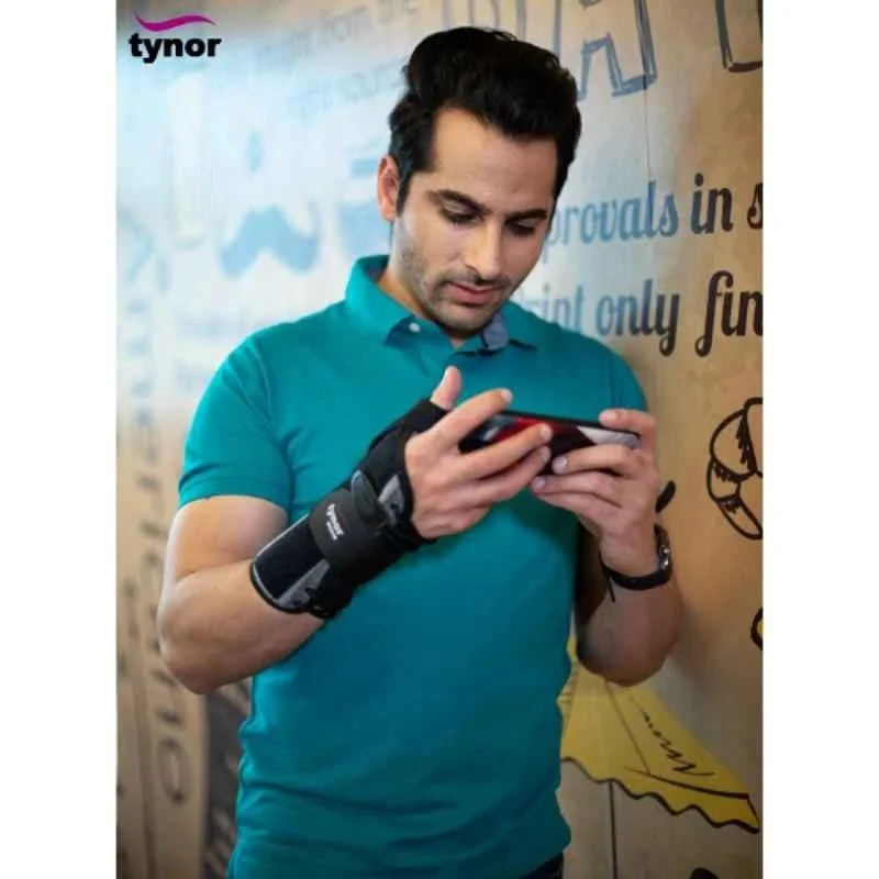 Tynor Wrist Splint with Thumb Support, Size S, Black, Polyester & Aluminium,