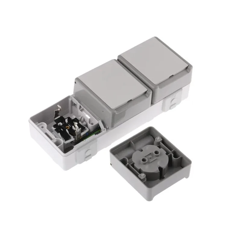 Siemens 16A 250V Grey 3 Gang Plug Socket DELTA Outdoor Type F IP44 Screwless Surface Mount 70x70x45mm 5UB4731