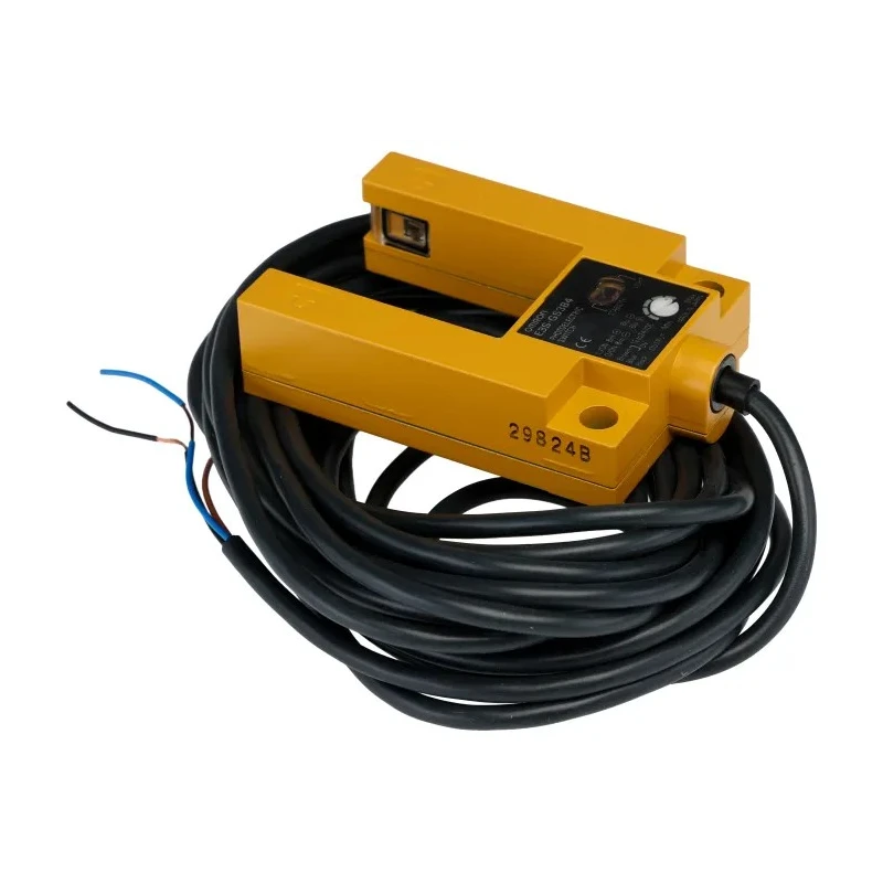Omron Diffuse Photoelectric Fork Sensor, 30 mm Detection Range, PNP, IP65/IP67, E3S-GS3B4 5M