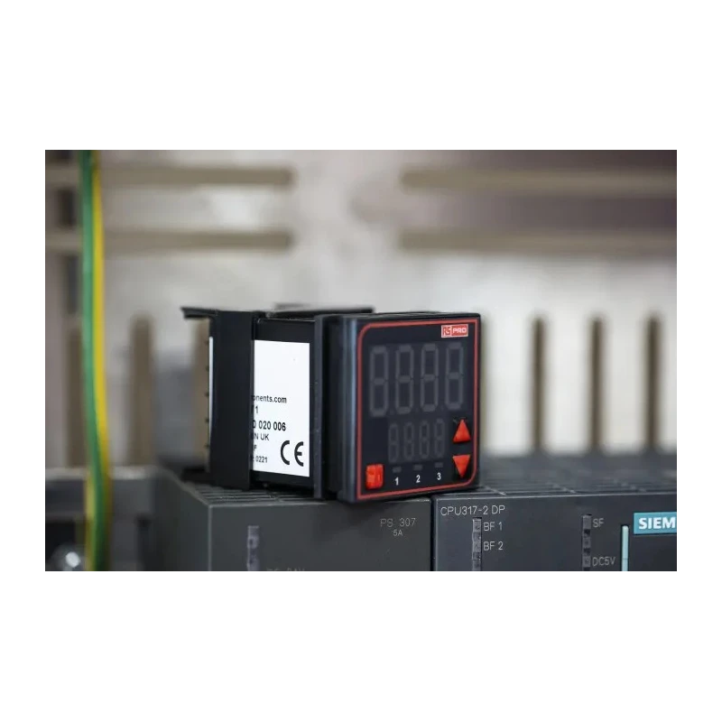 RS PRO Panel Mount PID Temperature Controller, 3 Output Relay, SSR, 24V AC, Dual 4-Digit LED Display MV16
