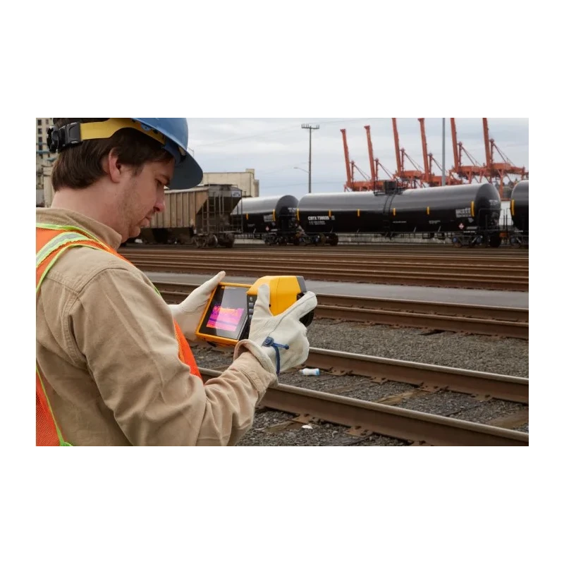 Fluke Thermal Imaging Camera 640x480 Detector Resolution, Bluetooth, USB, ±2% Accuracy, 50mK Sensitivity, Li-ion TiX580