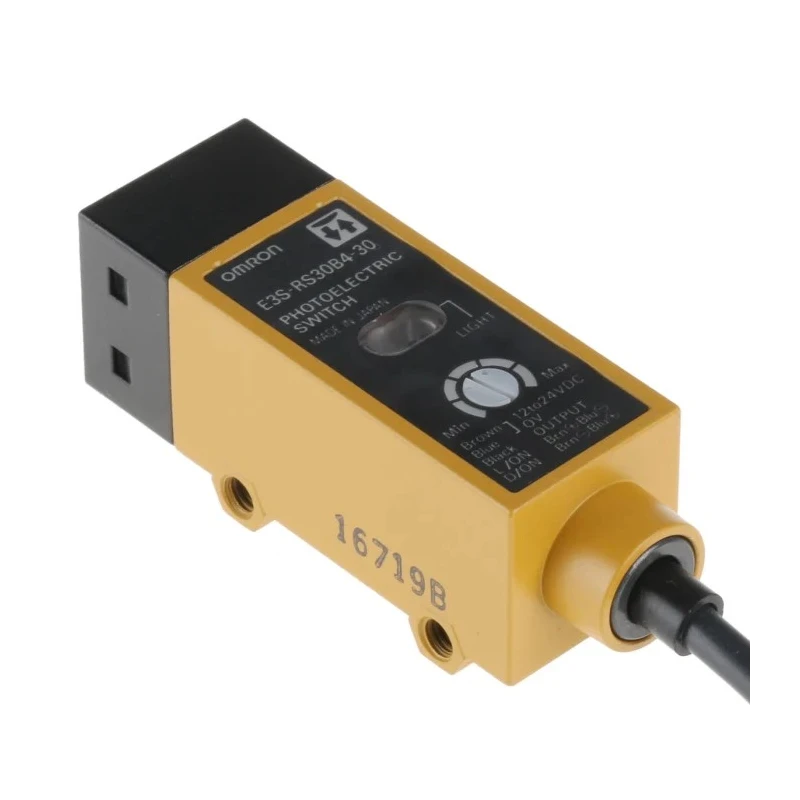 Omron Retroreflective Photoelectric Sensor Block, 300 mm Detection Range, PNP Output, IP67 Rated, Die Cast E3S-RS30B4-30