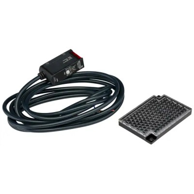 Omron Retroreflective Photoelectric Sensor Block Style 100 mm to 300 mm Detection Range NPN Output IP67 E3S-R12