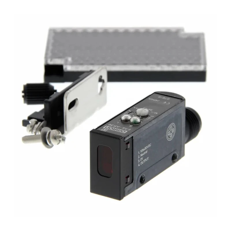 Omron Retroreflective Photoelectric Sensor Block Type 100 mm to 2 m Detection Range PNP Output IP67 E3S-AR36
