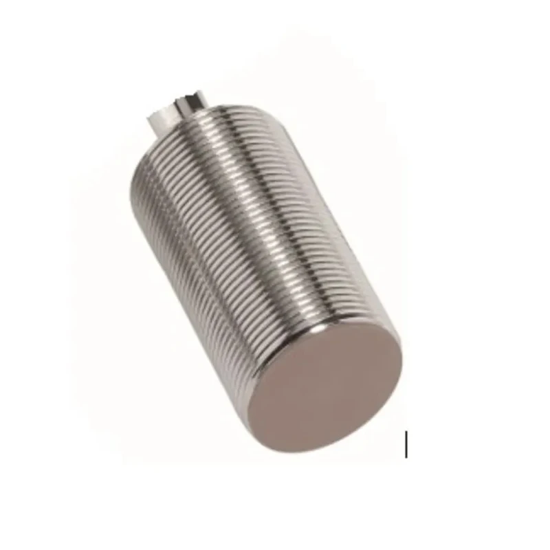 RS Pro Threaded Barrel Inductive Proximity Sensor M30 x 1.5 PNP 30 V DC 200 mA 15 mm 206-6148