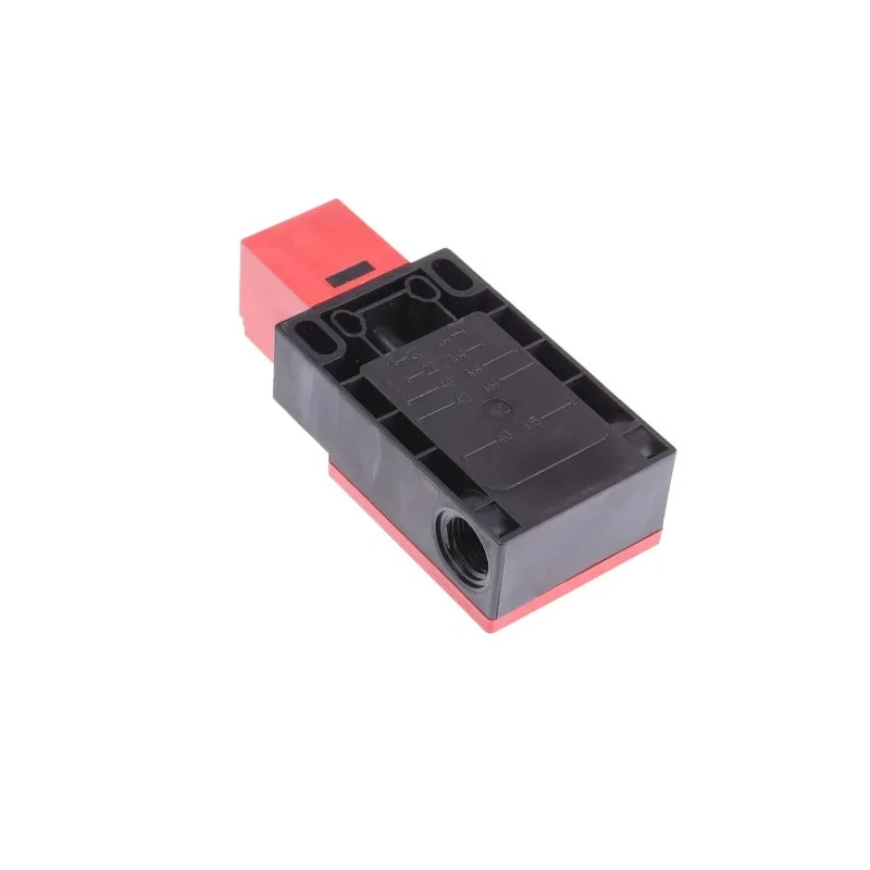 Telemecanique Sensors Safety Interlock Switch , Keyed Actuator Included, Fibreglass Reinforced Nylon Housing, IP67 XCSTA792