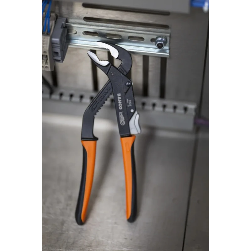 Bahco Water Pump Plier 210mm Overall Length, 37.25mm Jaw, Steel, Anti-Corrosion Black Finish 8223
