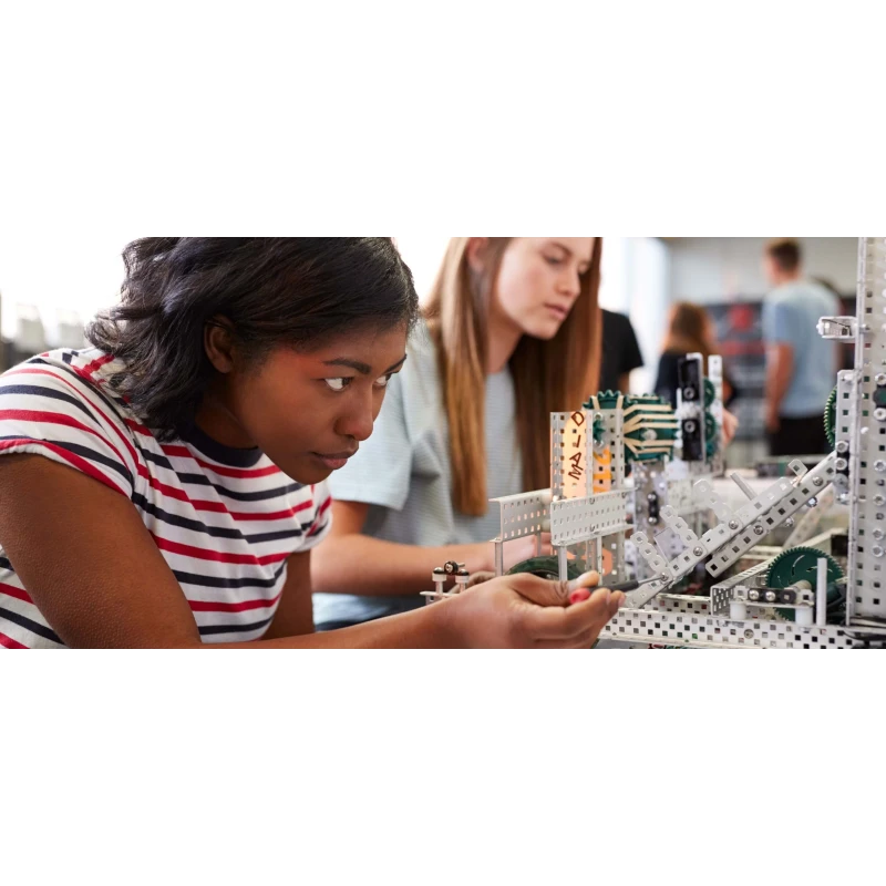 TE Connectivity AMPLIMITE HD-20 High Density 37 Way Right Angle D-Sub Connector 2.75 mm Pitch Through Hole Mount 5747847-4