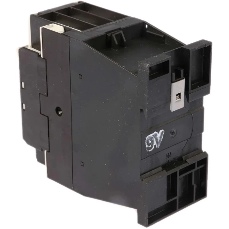 Eaton DILM Series 3-Pole Contactor 32 A, 15 kW Power Rating, 230V AC Coil 277260 DILM32-10(230V50HZ,240V60HZ)