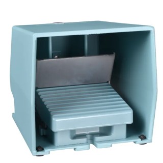 Schneider Electric Industrial Duty Momentary On-Off Foot Switch 2 NO/2 NC Metal 3A Contact Current 240 V AC XPEM511