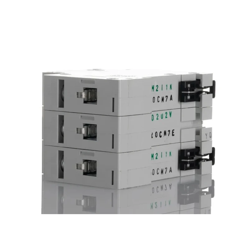 Moeller xEffect Miniature Circuit Breaker 3-Pole, 20A, Type C, 400V AC, 6 kA Breaking Capacity 239149 FAZ6-C20/3
