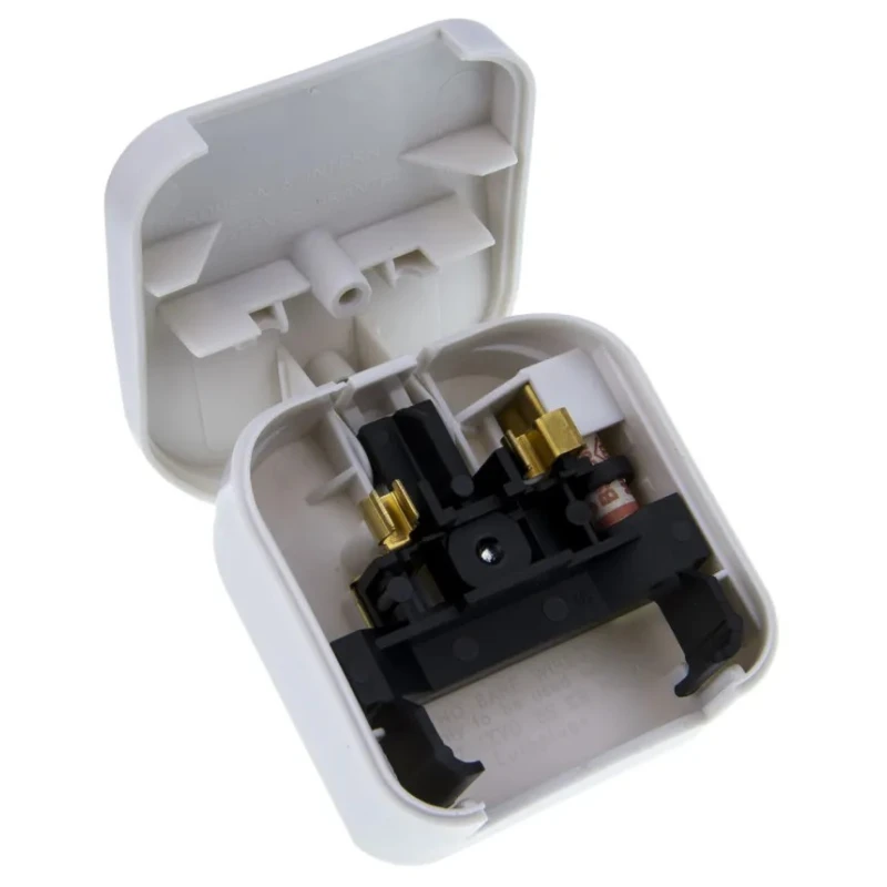 PowerConnections Mains Connector Converter Europe to UK Type G 3A Plug ECP-WNR-3A