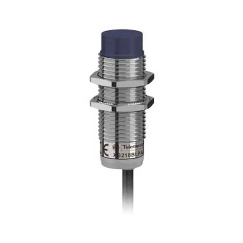 Telemecanique Sensors Threaded Barrel Inductive Proximity Sensor M18 x 1 PNP 24 V DC 8 mm XS218BLPAL5