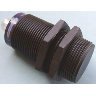 Telemecanique Sensors Threaded Barrel Inductive Proximity Sensor M30 x 1.5, PNP/NPN Output, 24V dc Supply, 15mm XS4P30KP340D