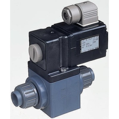 Burkert 2 Port Normally Closed Solenoid Valve 240V AC 3/8 in G Polyvinyl Chloride Body 051549