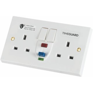 Timeguard 30A Active 1 Gang RCD Socket Plastic Surface Switched BS1363-2 CE BS7288 230V ac RCD05WAVN