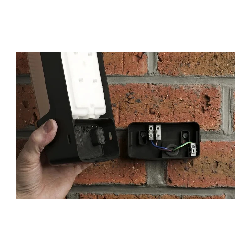 Timeguard Rectangular LED Bulkhead Light, 5 W, 230V ac, Polycarbonate Housing, IP55 LED88PIRN