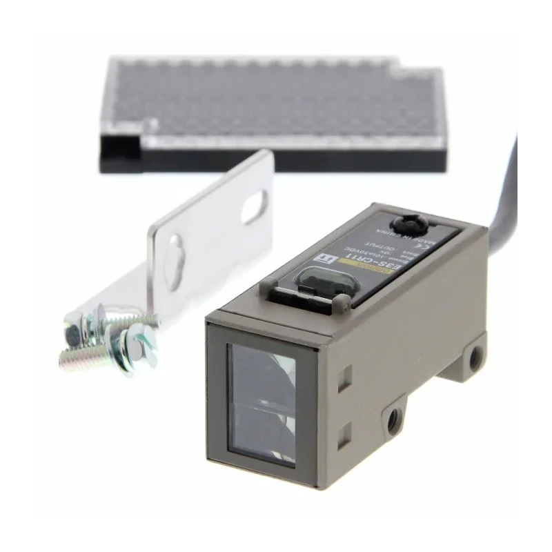 Omron Retroreflective Photoelectric Sensor Block Style 3 m Detection, PNP Output, IP67 Protection E3S-CR11 2M