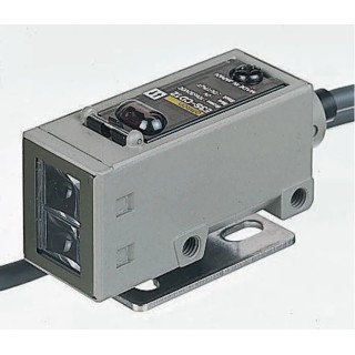 Omron Diffuse Photoelectric Sensor, Block Style, 2 m Detection Range, PNP Output, IP67, Die Cast Zinc Housing E3S-CD12 2M