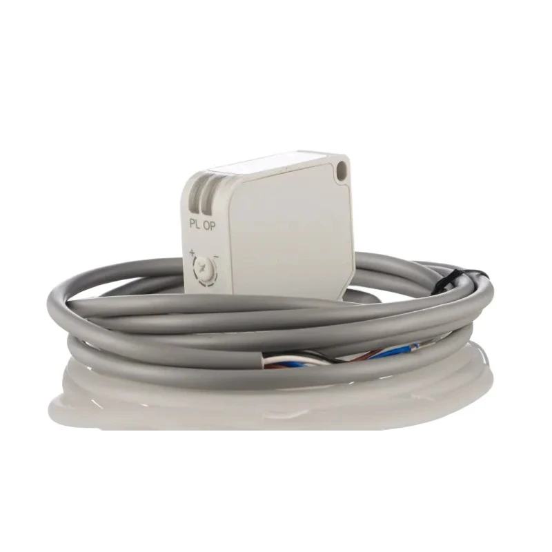 RS PRO Polarised Retro Reflection Photoelectric Sensor, Block Style, Relay Output, IP67, 5 m Detection Range 202-4479