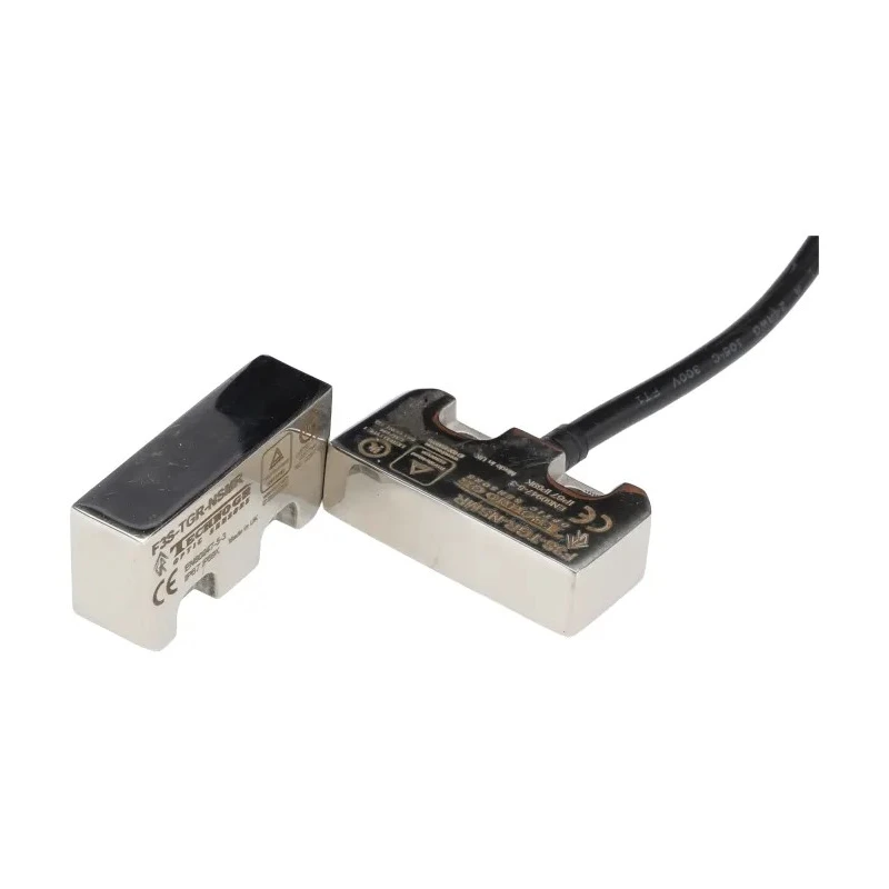 Omron Magnetic Non-Contact Safety Switch Stainless Steel Housing 24V DC 2 NC NO 2m Cable F3S-TGR-N
