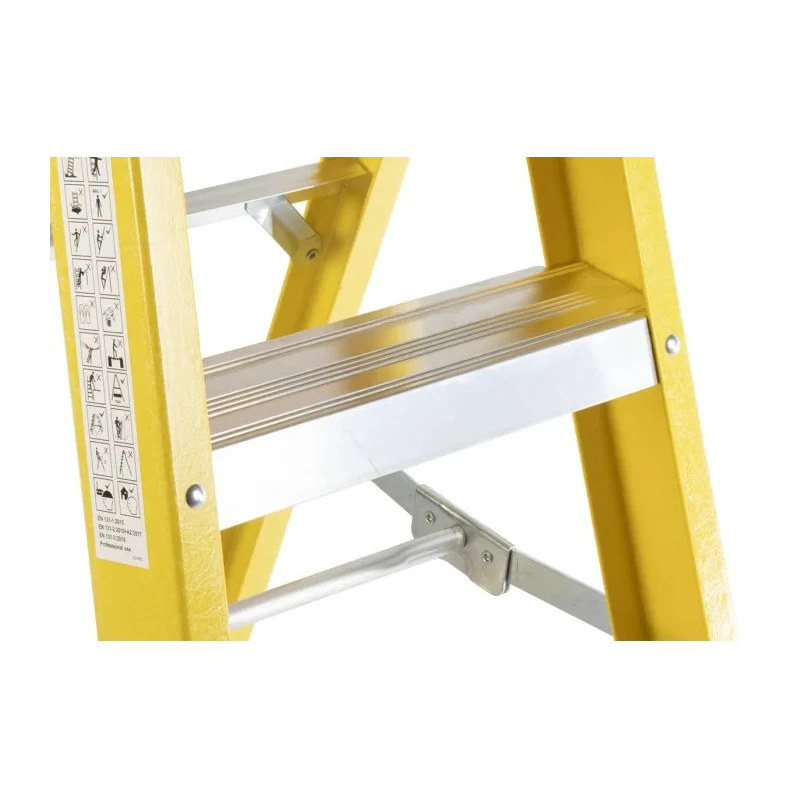 RS PRO Fibreglass 4 Steps Step Ladder 1m Platform Height, Aluminium Rungs, EN 131 Compliant, Load Capacity 150kg 553-838