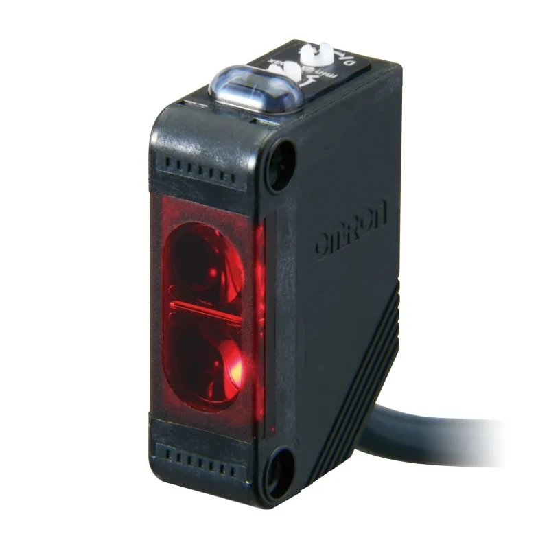 Omron Retroreflective Photoelectric Sensor, Block Style, Detection Range 100 to 4000 mm, NPN Output, IP67, Red E3Z-R61 5M