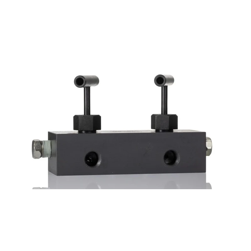 RS PRO Hydraulic Flow Control Valve 3/8 in NPT Steel Body 700 bar 5 Port 235-8211