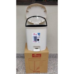 magic-white-color-into-waste-bin-1