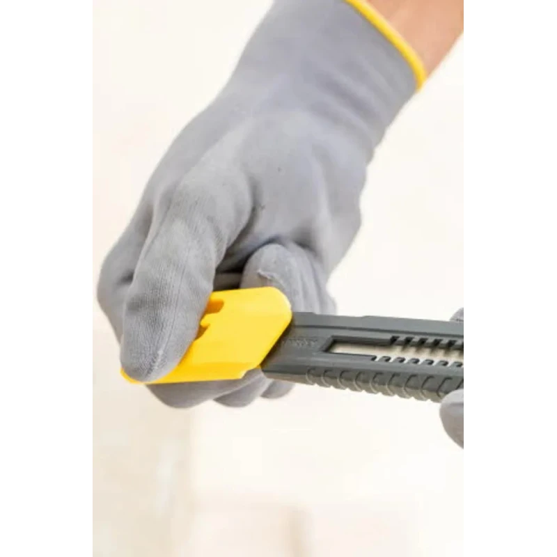 Stanley Safety Knife with Snap-off Blade Retractable 7 Blade Segments Light Duty 18mm Blade Width 165mm Length 0-10-151