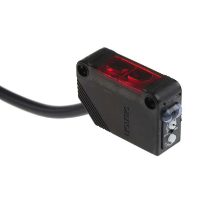 Omron Retroreflective Photoelectric Sensor Block Sensor 100 mm to 4 m Detection Range NPN Output IP67 E3Z-R61 2M