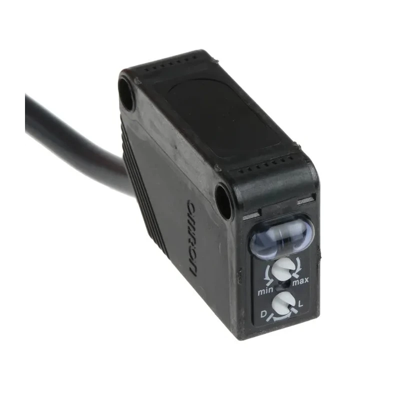 Omron Diffuse Photoelectric Sensor Block Sensor 1 m Detection Range PNP Output IP69K E3Z-D82 2M