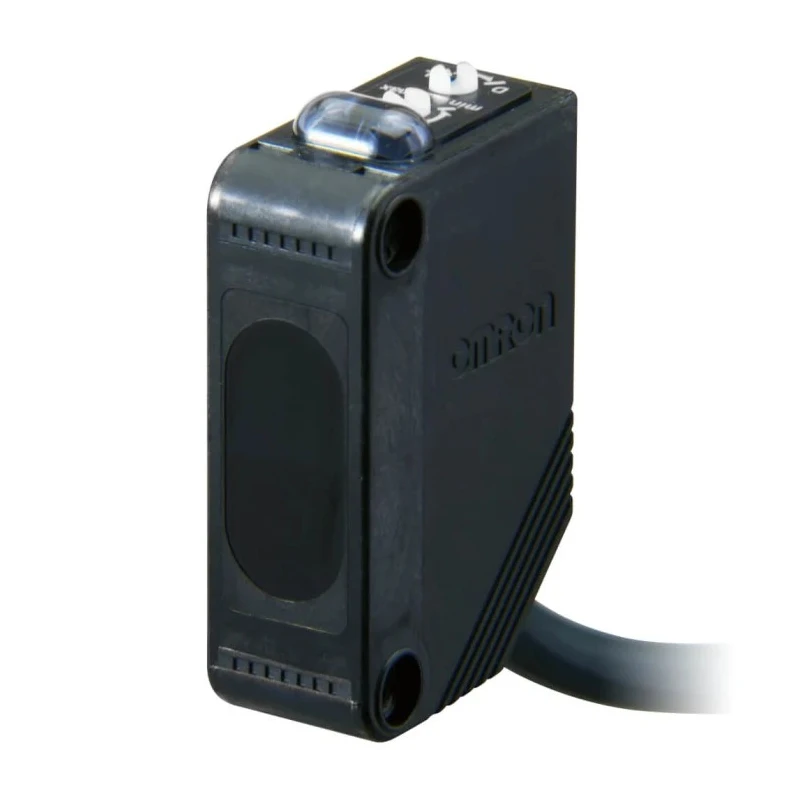 Omron Diffuse Photoelectric Sensor Block Sensor 1 m Detection Range PNP Output IP69K E3Z-D82 2M