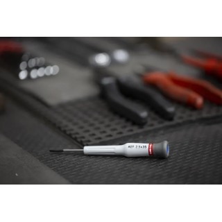 Facom Standard Screwdriver, 35 mm Blade, 117 mm Overall Length, Insulated Bi-Material Handle AEF.2.5X35