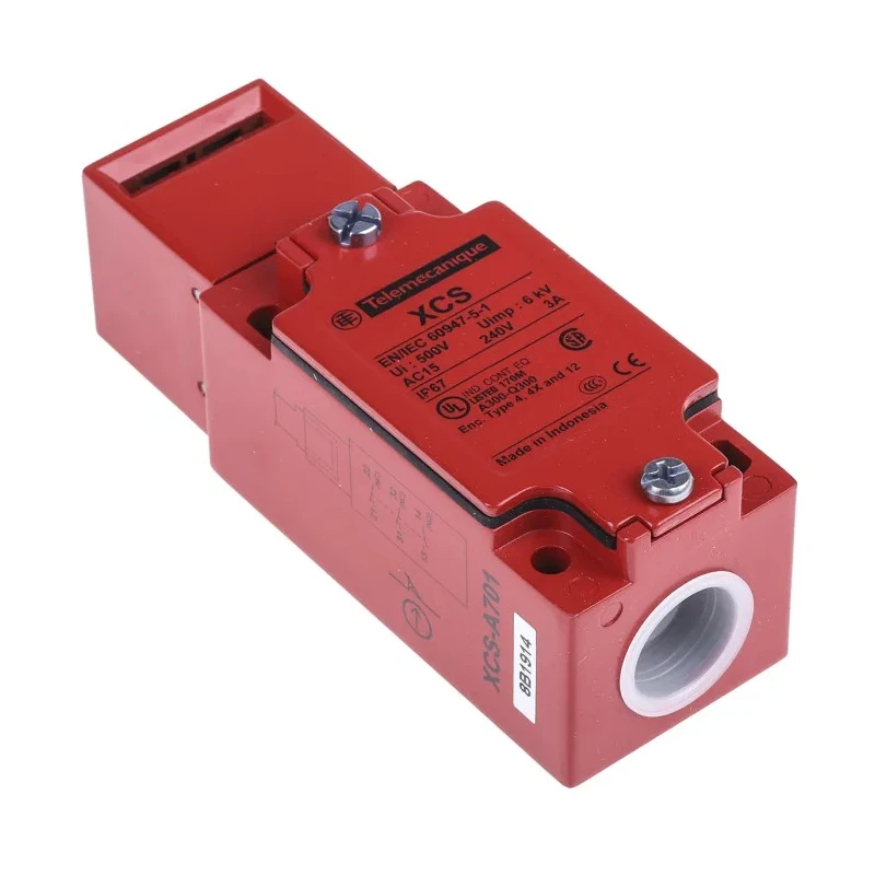 Telemecanique Sensors Safety Interlock Switch, Keyed Actuator Included, Zinc Alloy Housing, IP67, 240V AC, 6A, XCSA701