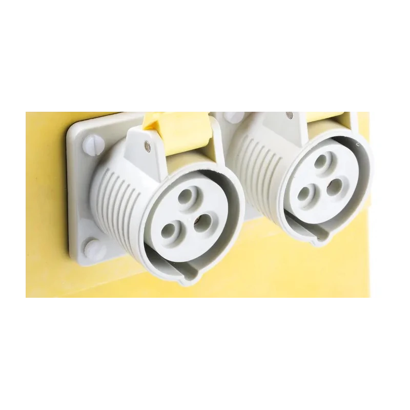 RS PRO Splitter Box 110 V (55-0-55) Primary, 4 x 110 V Secondary, 16 A Output 123-7382