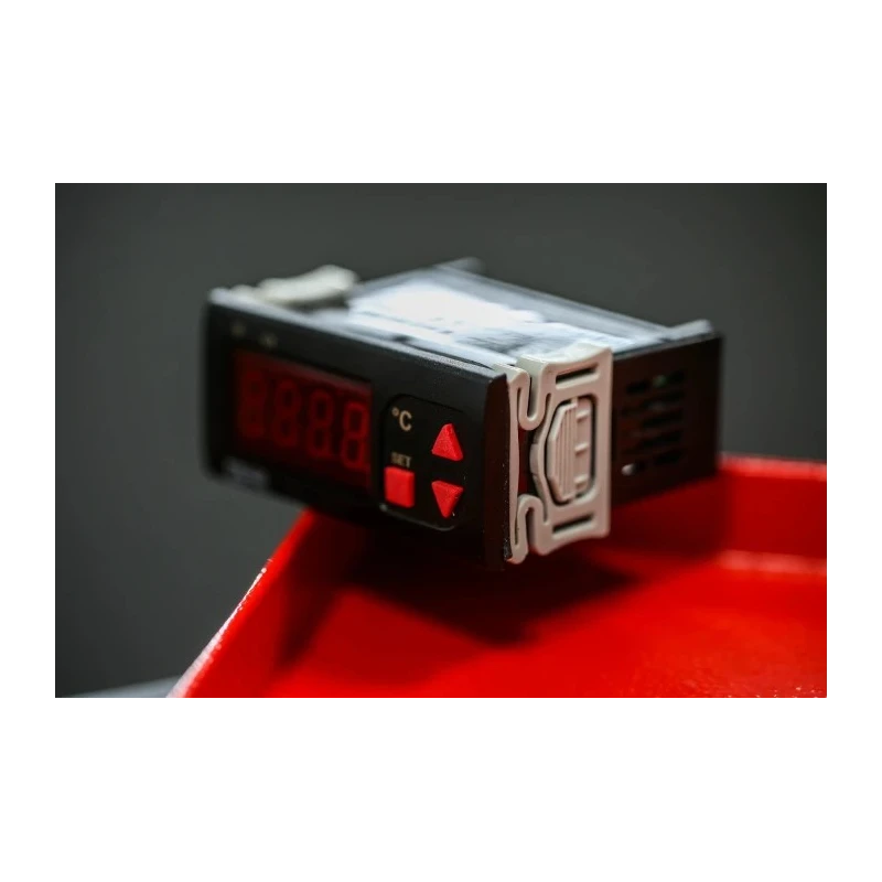 RS PRO Panel Mount On-Off Temperature Controller 1 Input, 1 Output Relay 253V AC On-Off 124-1054
