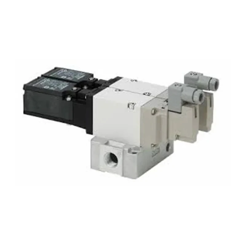 SMC Pneumatic Solenoid Valve 1/2 in Threaded Port, 3-Port, 24V, Die Cast Aluminium Body VP700 Series 
