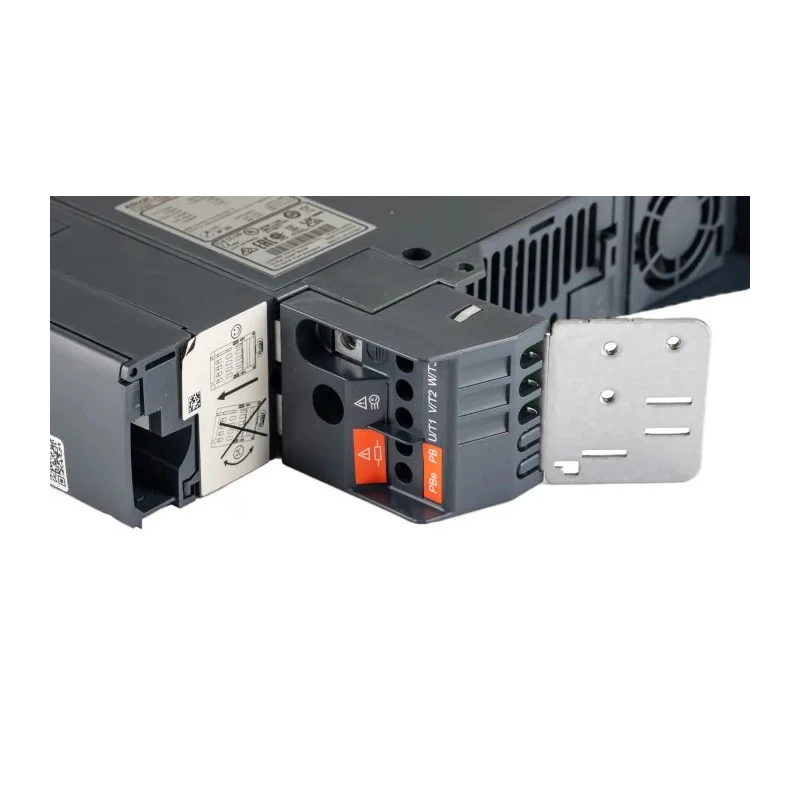 Schneider Electric Variable Speed Drive 370 W 1 Phase Altivar Series 230V AC 3.3 A ATV320U04M2B