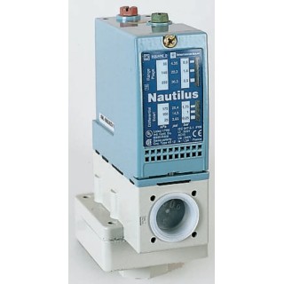 Telemecanique Sensors Differential Pressure Sensor 1 CO Output Zinc Alloy Housing 7 bar to 447.4 bar XMLB500D2S11