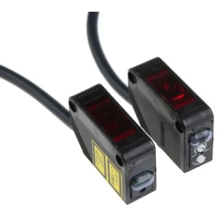 Omron Through Beam Photoelectric Sensor, Block Style, 60 m Detection Range, PNP Output, IP67 Rated E3Z-LT81 2M