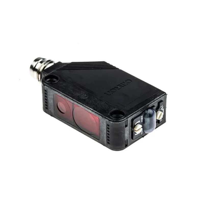 Omron Background Suppression Photoelectric Sensor, Block Sensor, Detection Range 20 mm to 300 mm, PNP Output, IP67 E3Z-LL86