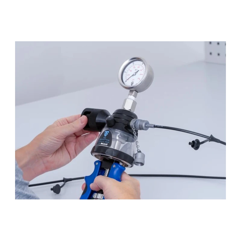 Time Electronics Hand Pump Pressure Pump Kit 700 bar Stainless Steel 130ml Tank Capacity 1/4 in BSP 7095