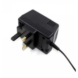 RS PRO 9W 9V AC AC/AC Adapter Type G Plug 2.1 x 5.5 x 12 mm Centre Positive Cable 1.8m 950mA 139-1769