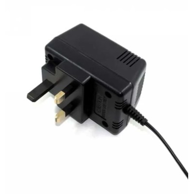 RS PRO 9W 9V AC AC/AC Adapter Type G Plug 2.1 x 5.5 x 12 mm Centre Positive Cable 1.8m 950mA 139-1769